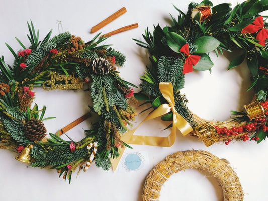 HOW TO MAKE A CHRISTMAS WREATH